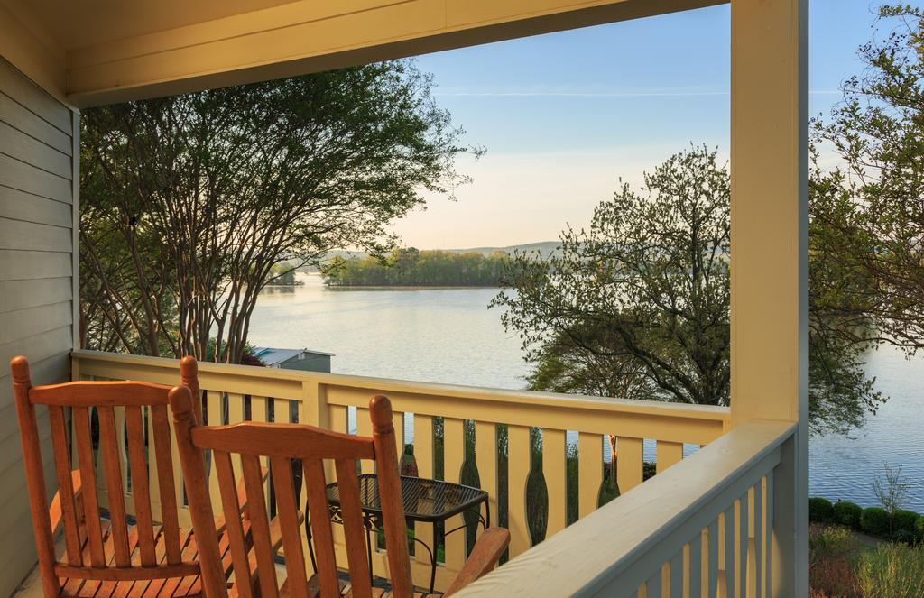 Lookout Point Lakeside Inn Hot Springs Exterior photo
