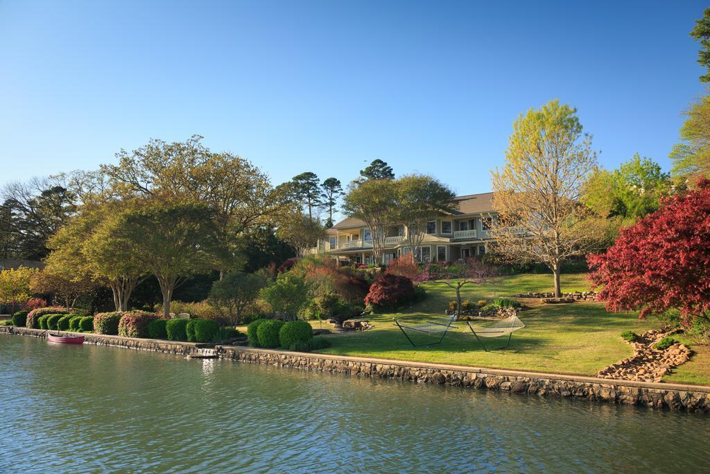 Lookout Point Lakeside Inn Hot Springs Exterior photo