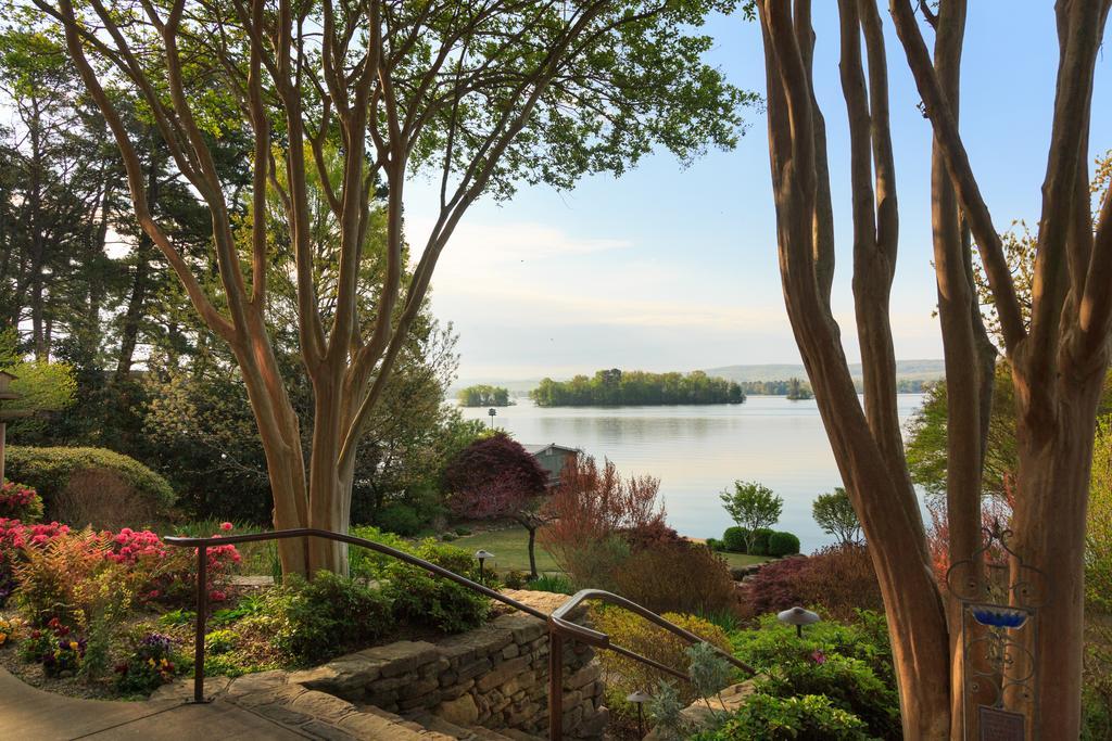 Lookout Point Lakeside Inn Hot Springs Exterior photo